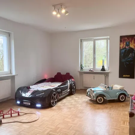 Large House With 4 Bedrooms In A Quiet And Greened Area Near München