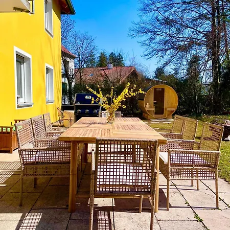Large House With 4 Bedrooms In A Quiet And Greened Area Near München