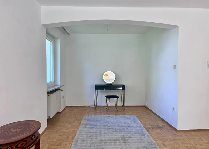 Large House With 4 Bedrooms In A Quiet And Greened Area Near * Monachium