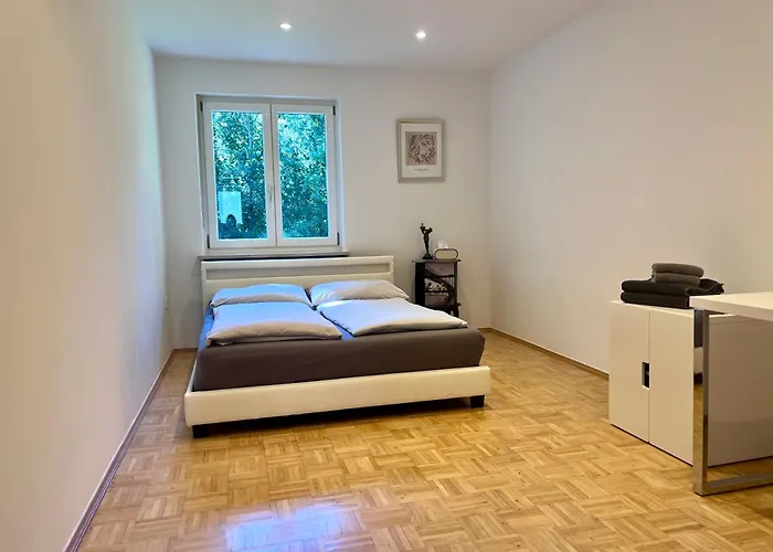 Large House With 4 Bedrooms In A Quiet And Greened Area Near Apartament