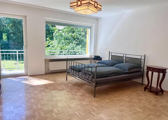 Large House With 4 Bedrooms In A Quiet And Greened Area Near Apartament