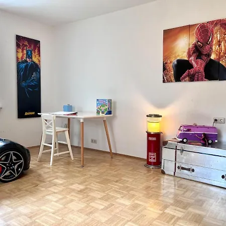 Large House With 4 Bedrooms In A Quiet And Greened Area Near Apartment Munich