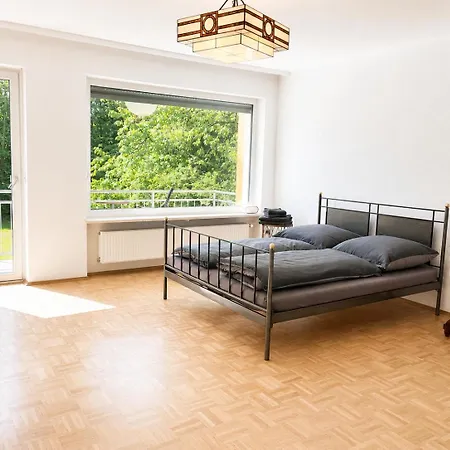 Large House With 4 Bedrooms In A Quiet And Greened Area Near Apartmán