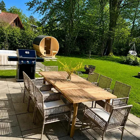 Large House With 4 Bedrooms In A Quiet And Greened Area Near * Mnichov