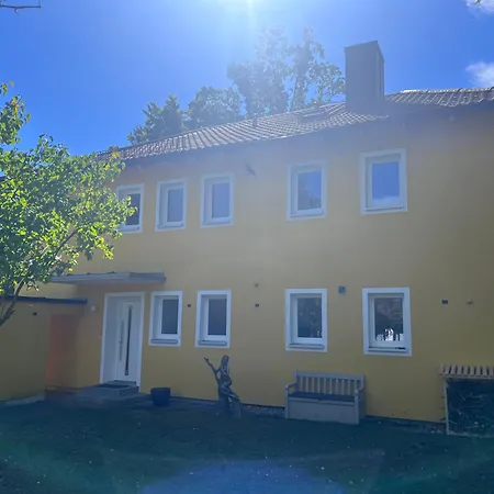 Large House With 4 Bedrooms In A Quiet And Greened Area Near Mnichov