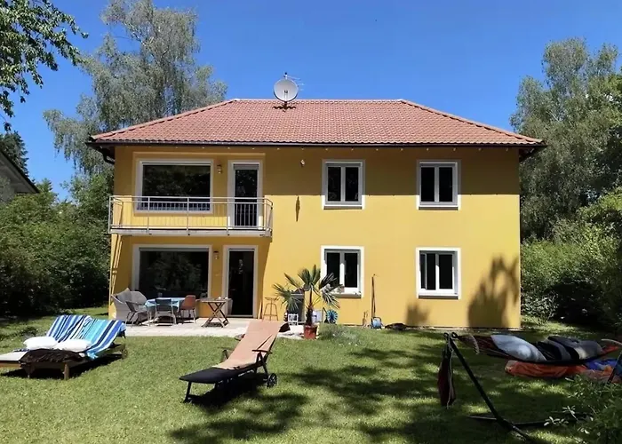 Large House With 4 Bedrooms In A Quiet And Greened Area Near Appartement