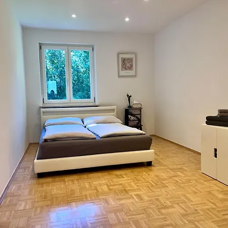 Large House With 4 Bedrooms In A Quiet And Greened Area Near Apartmán